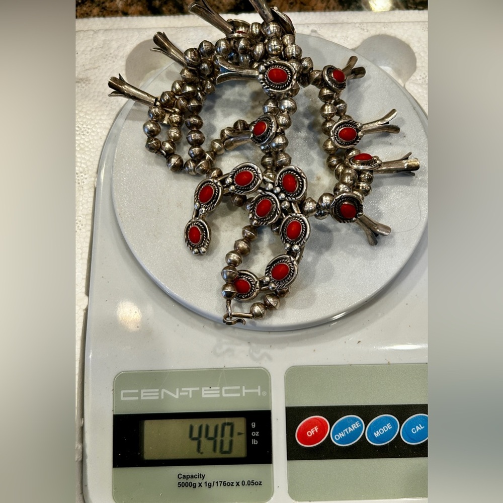 🌼Incredible Squash Blossom! Vintage Sterling Silver Navajo W/Natural Red Coral - Picture 8 of 8